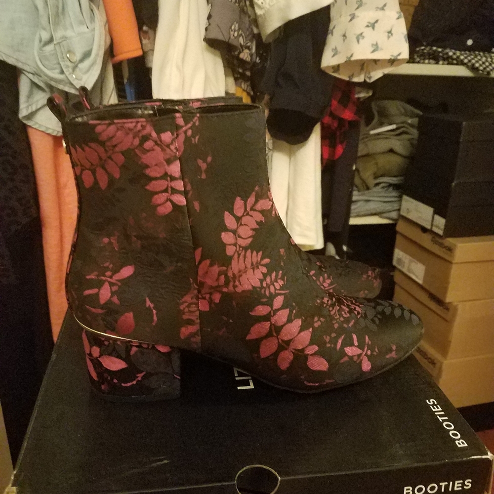 Boots - Picture 3 of 4
